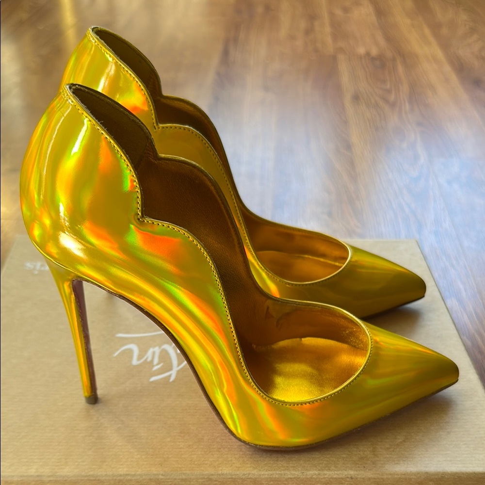 Christian Louboutin Hot Chick 100 Pyschic Patent Yellow Gold Heels Size 37 NIB